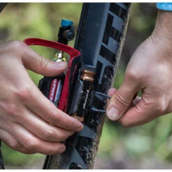 Kit Réparation Tubeless Blackburn Pro Plugger + Cartouche C02 -Pièces Détachées Pour Vélos kit reparation tubeless blackburn pro plugger cartouche c02 2